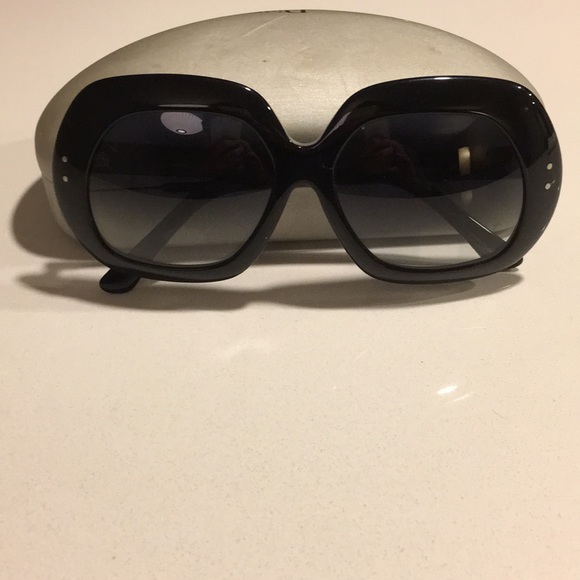Vera Wang Luxe Sunglasses - Picture 2 of 2